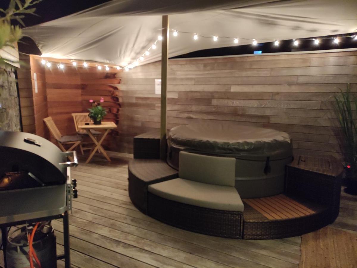 Gite A L'Ombre Du Clocher Avec Jacuzzi Et Sauna Privatifs Celles  Exterior photo