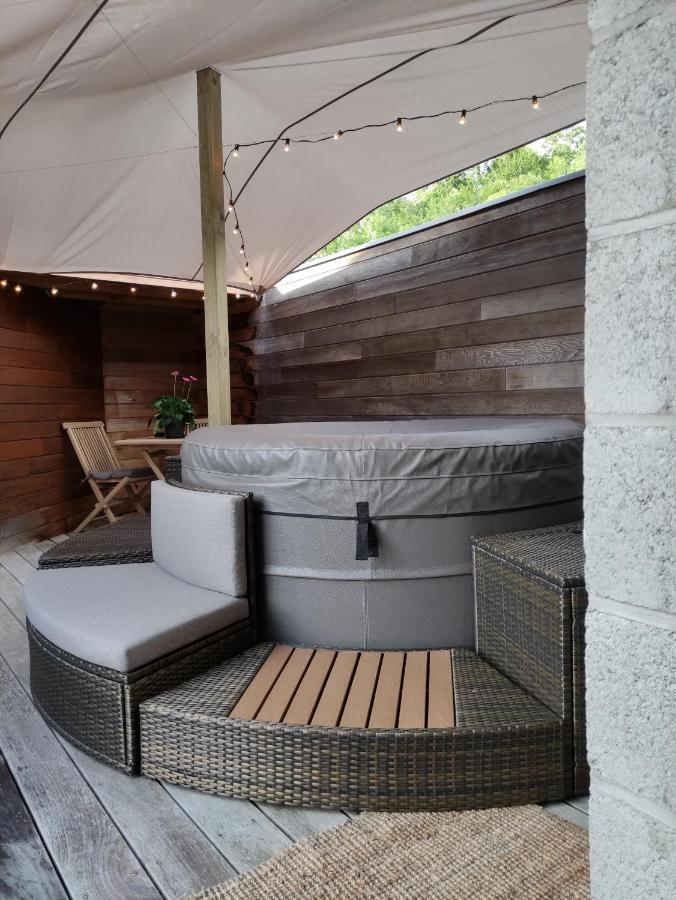 Gite A L'Ombre Du Clocher Avec Jacuzzi Et Sauna Privatifs Celles  Exterior photo