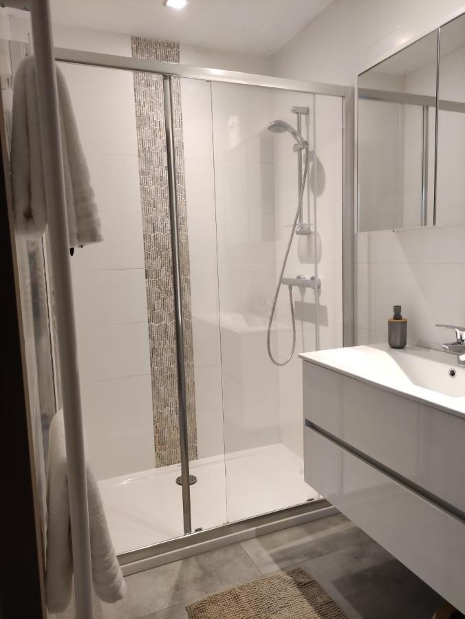 Gite A L'Ombre Du Clocher Avec Jacuzzi Et Sauna Privatifs Celles  Exterior photo