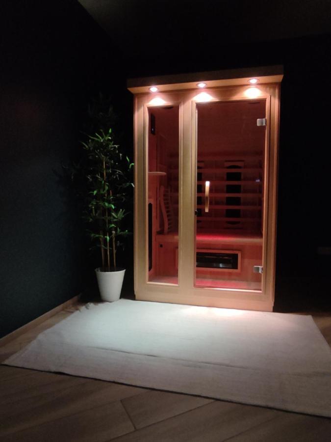 Gite A L'Ombre Du Clocher Avec Jacuzzi Et Sauna Privatifs Celles  Exterior photo